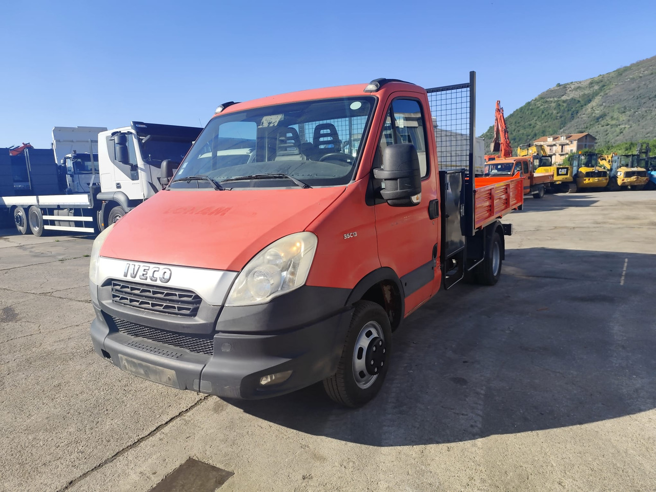 Furgoneta basculante IVECO DAILY 35C13: foto 26