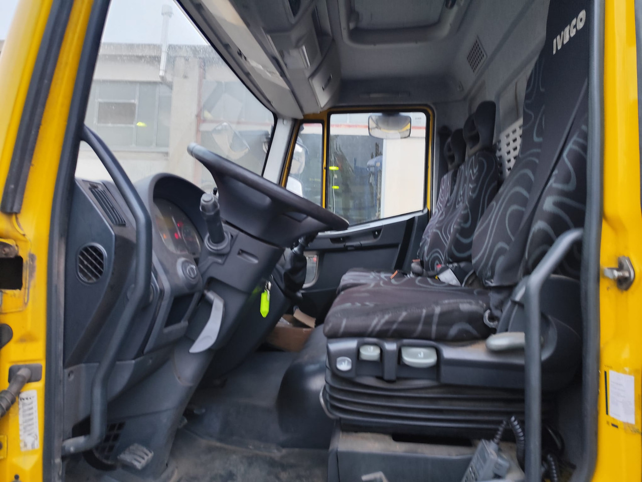 IVECO EUROCARGO 120E28P - Camión grúa: foto 5 IVECO EUROCARGO 120E28P - Camión grúa: foto 5