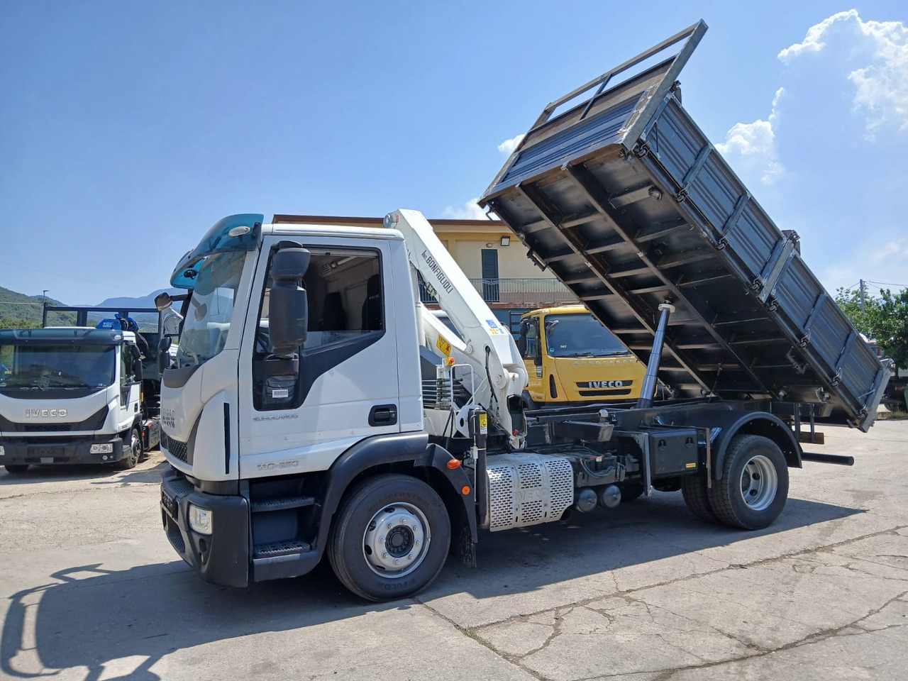 IVECO EUROCARGO 140-250 - Camión grúa: foto 1 IVECO EUROCARGO 140-250 - Camión grúa: foto 1