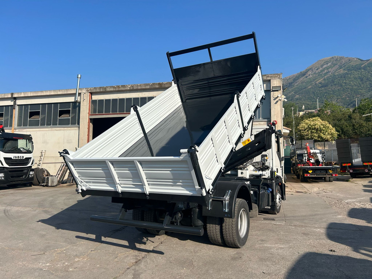 Camión grúa, Camión volquete IVECO EUROCARGO 140-250: foto 16