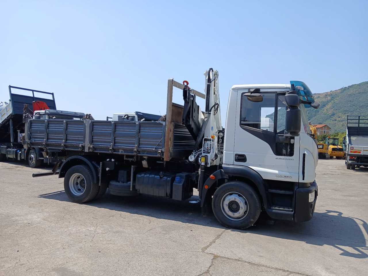 IVECO EUROCARGO 140-250 - Camión grúa: foto 5 IVECO EUROCARGO 140-250 - Camión grúa: foto 5