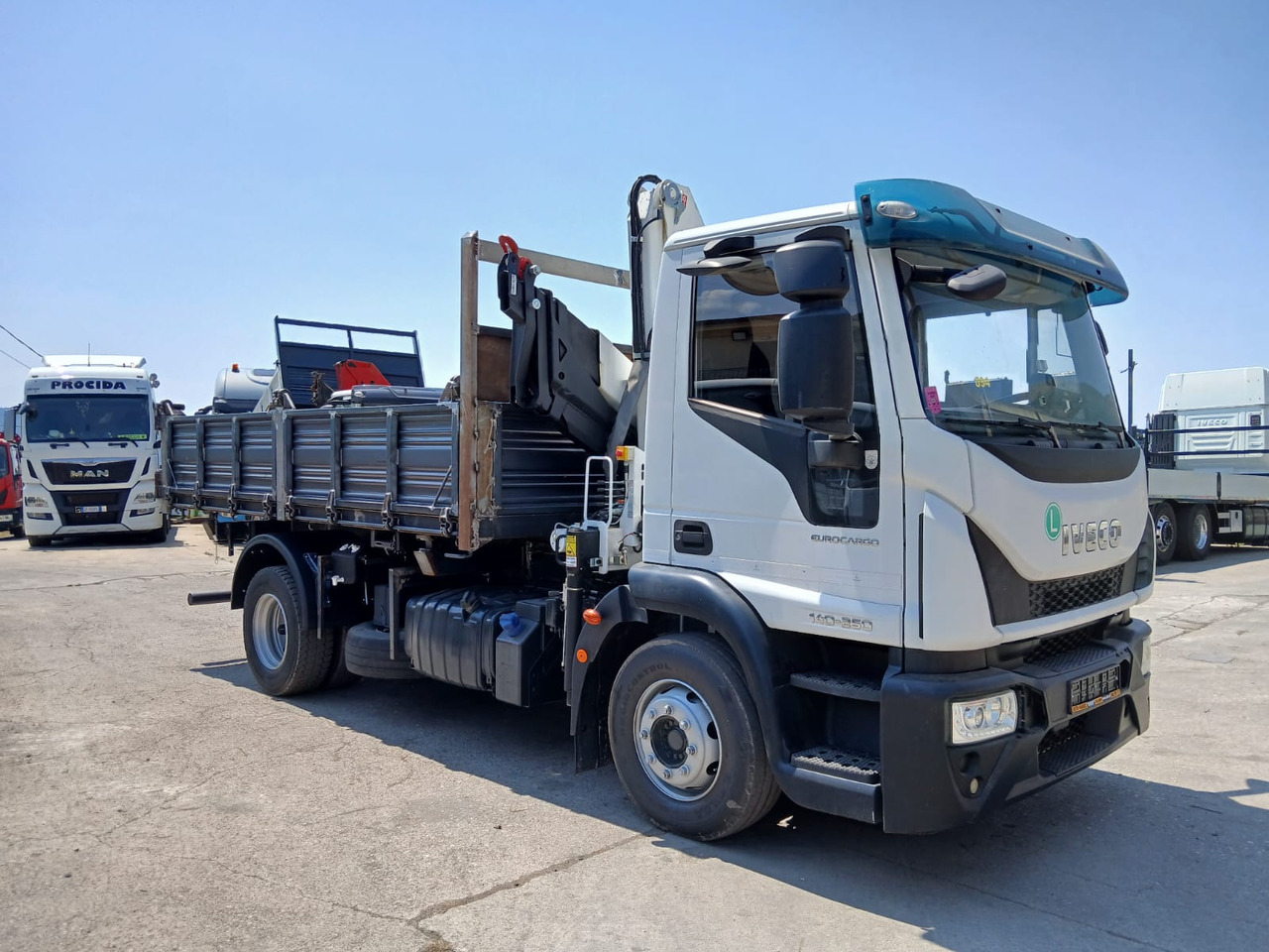 IVECO EUROCARGO 140-250 - Camión grúa: foto 4 IVECO EUROCARGO 140-250 - Camión grúa: foto 4