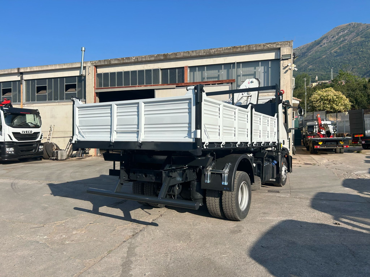 Camión grúa, Camión volquete IVECO EUROCARGO 140-250: foto 46