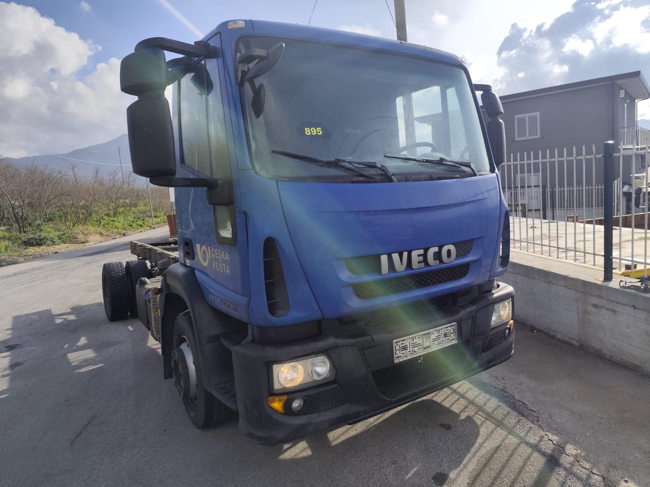 IVECO EUROCARGO 140E25 - Camión chasis: foto 1 IVECO EUROCARGO 140E25 - Camión chasis: foto 1