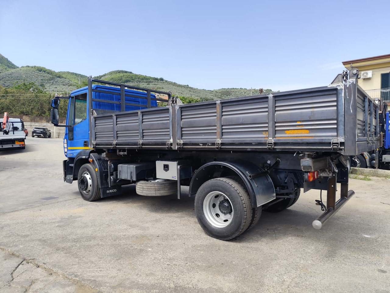 IVECO EUROCARGO 150E25 - Camión volquete: foto 3 IVECO EUROCARGO 150E25 - Camión volquete: foto 3
