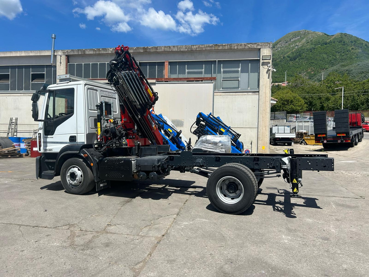 IVECO EUROCARGO 160-250 - Camión grúa: foto 5 IVECO EUROCARGO 160-250 - Camión grúa: foto 5