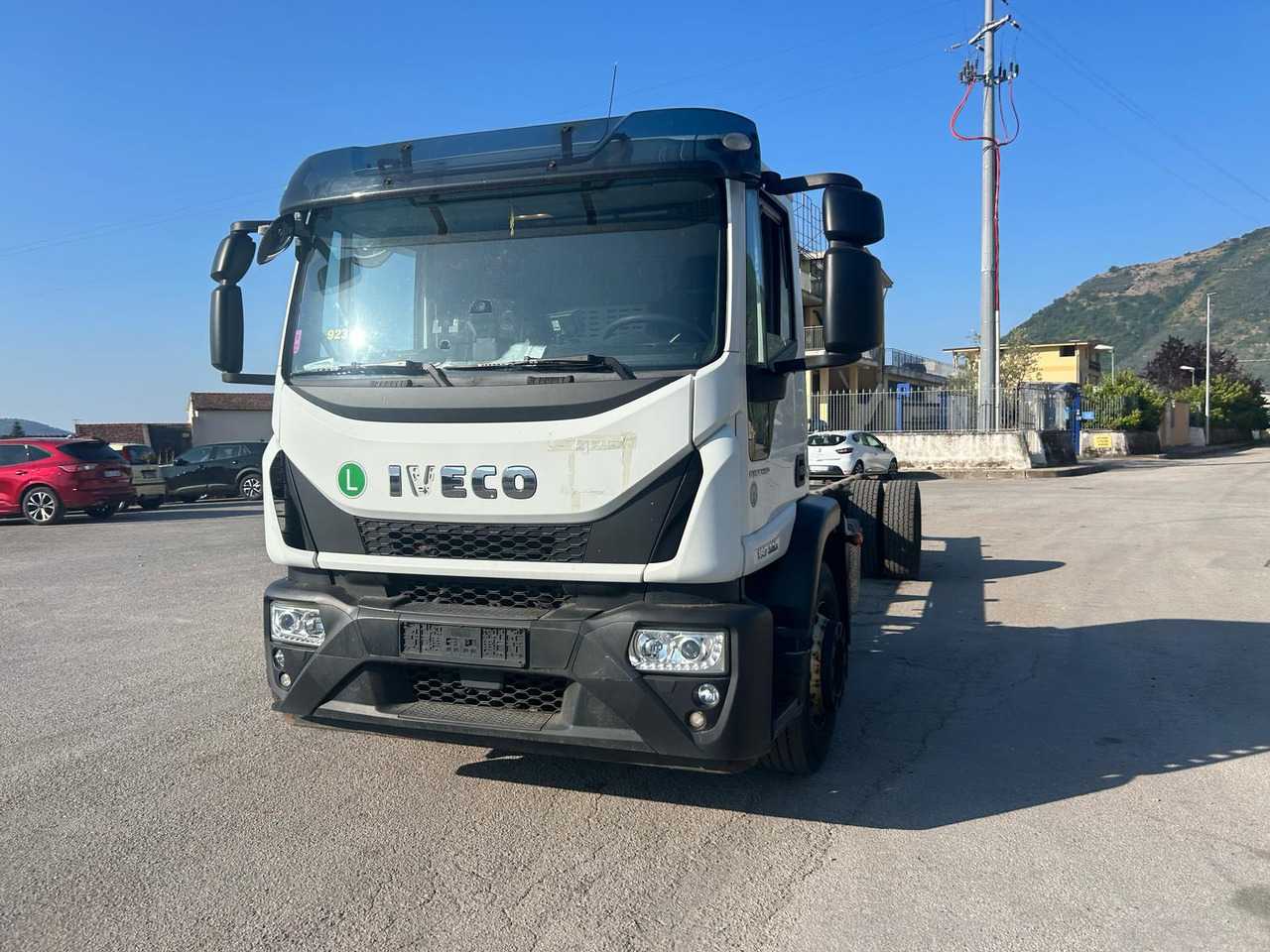 IVECO EUROCARGO 180-320 - Camión chasis: foto 1 IVECO EUROCARGO 180-320 - Camión chasis: foto 1