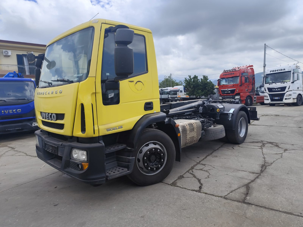 IVECO EUROCARGO 190EL25 - Camión multibasculante: foto 1 IVECO EUROCARGO 190EL25 - Camión multibasculante: foto 1