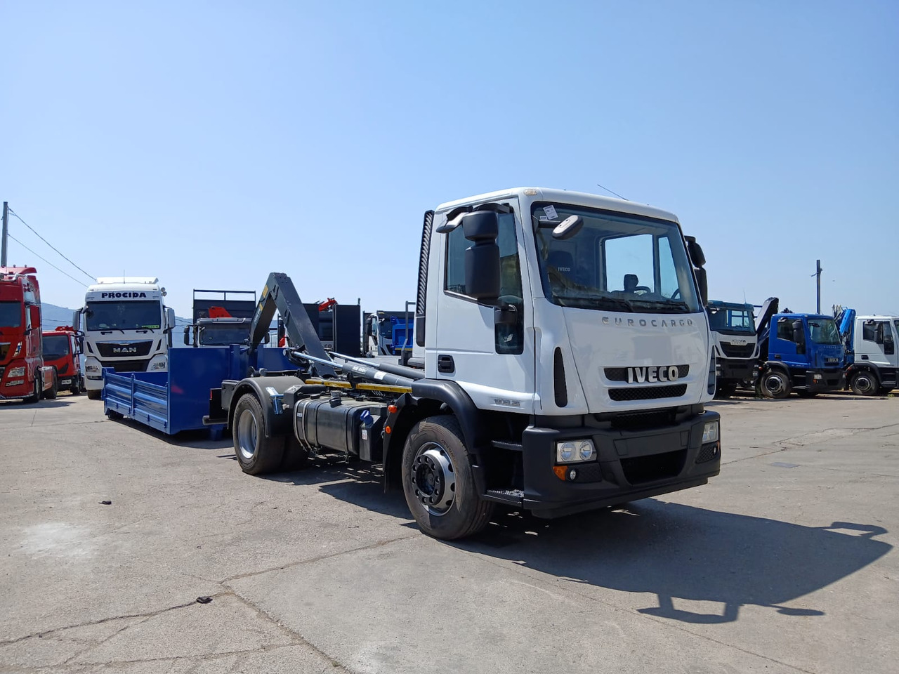 IVECO EUROCARGO 190EL25 - Camión multibasculante: foto 1 IVECO EUROCARGO 190EL25 - Camión multibasculante: foto 1