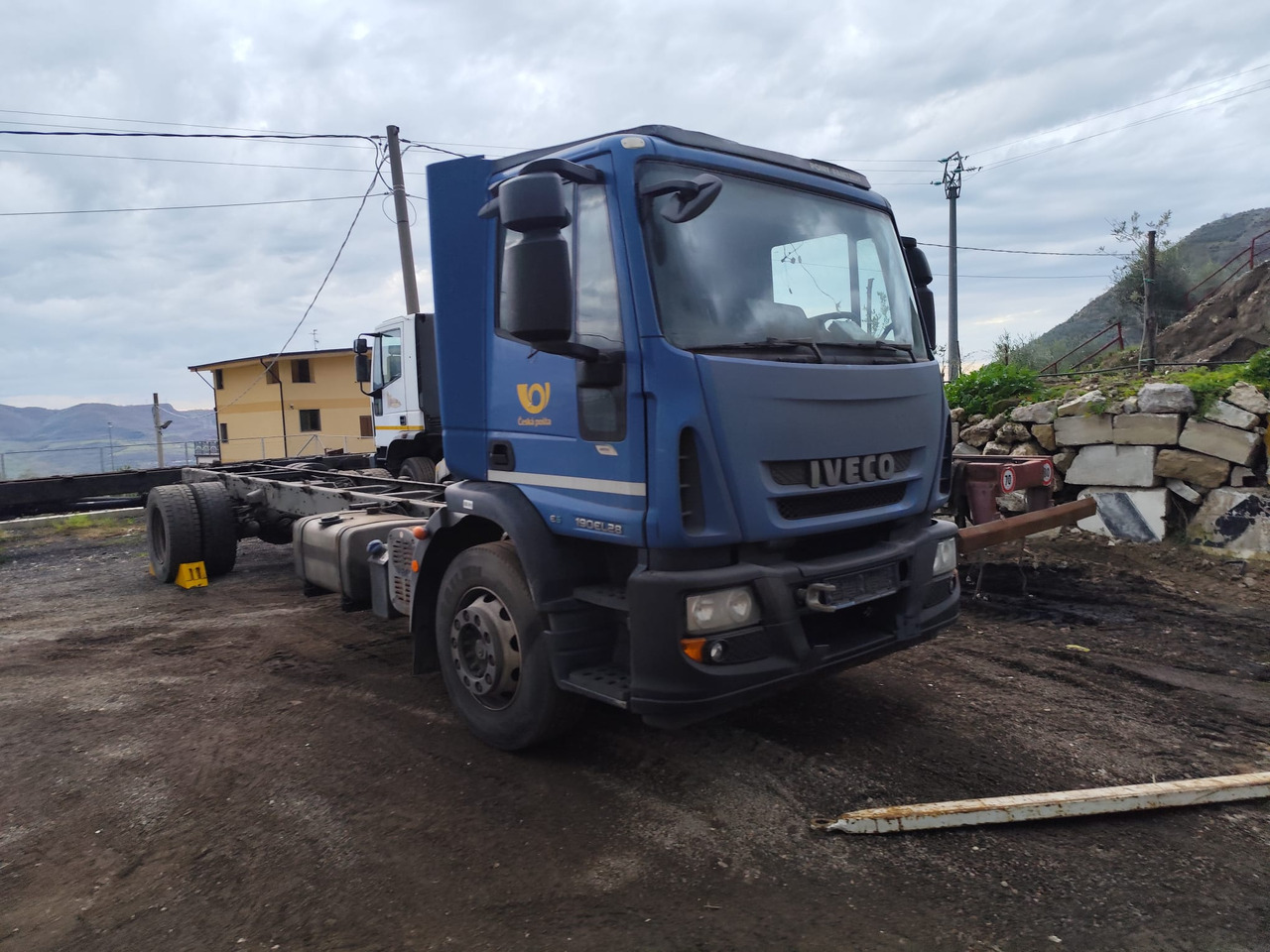 IVECO EUROCARGO 190EL28 - Camión chasis: foto 1 IVECO EUROCARGO 190EL28 - Camión chasis: foto 1