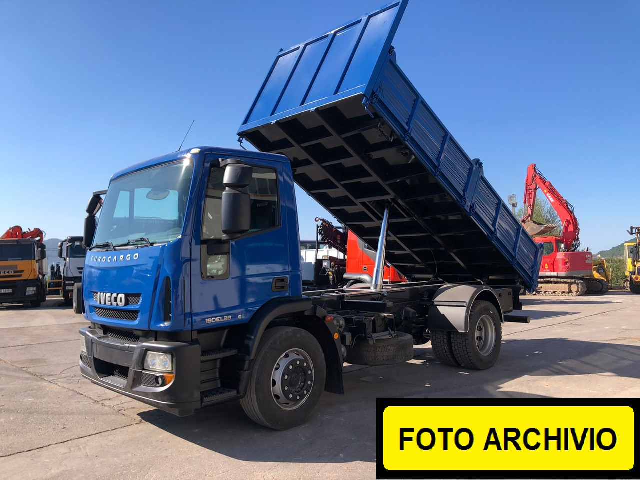 IVECO EUROCARGO 190EL28 - Camión volquete: foto 2 IVECO EUROCARGO 190EL28 - Camión volquete: foto 2