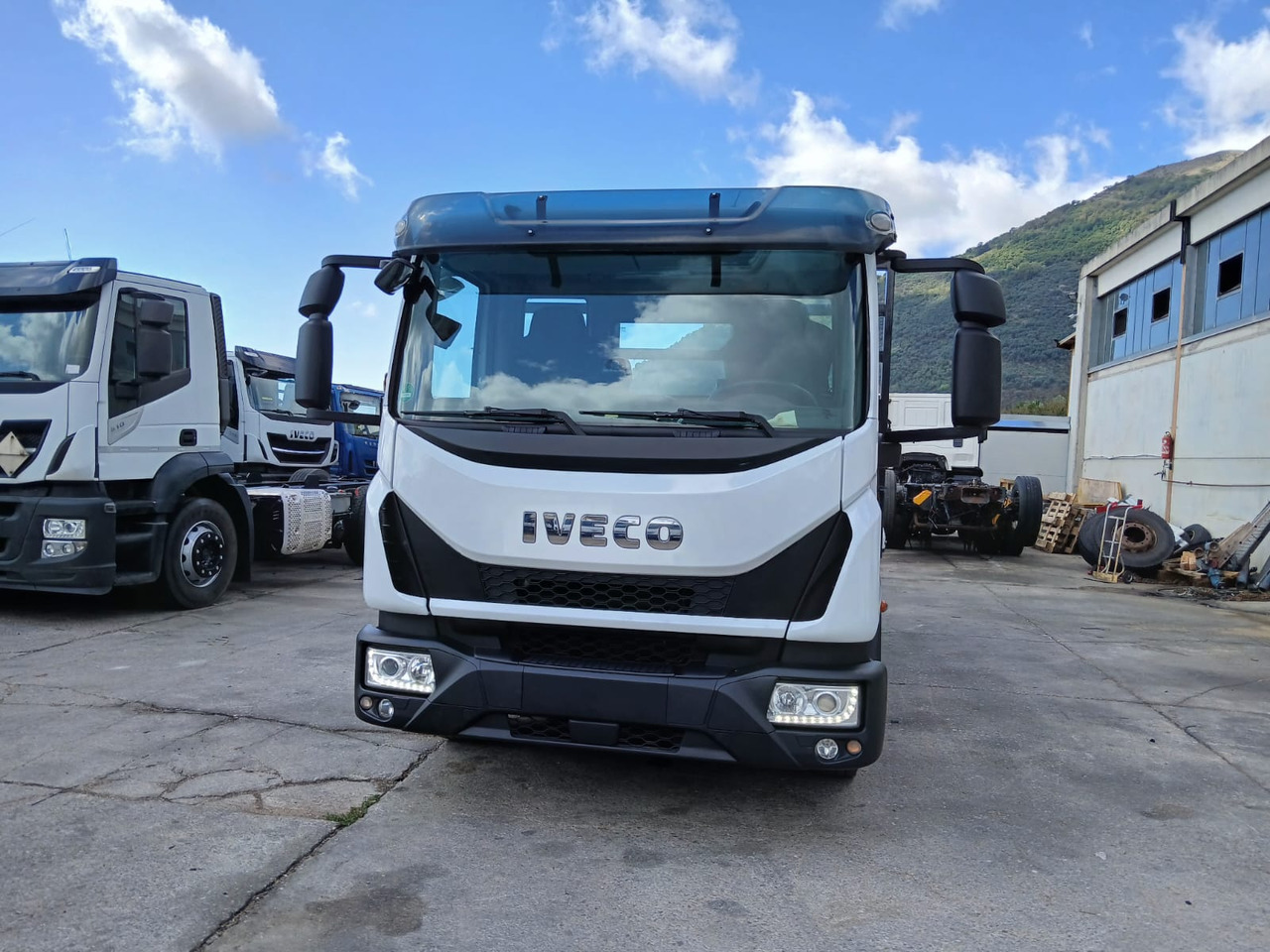 IVECO EUROCARGO 75-210 - Camión volquete: foto 5 IVECO EUROCARGO 75-210 - Camión volquete: foto 5