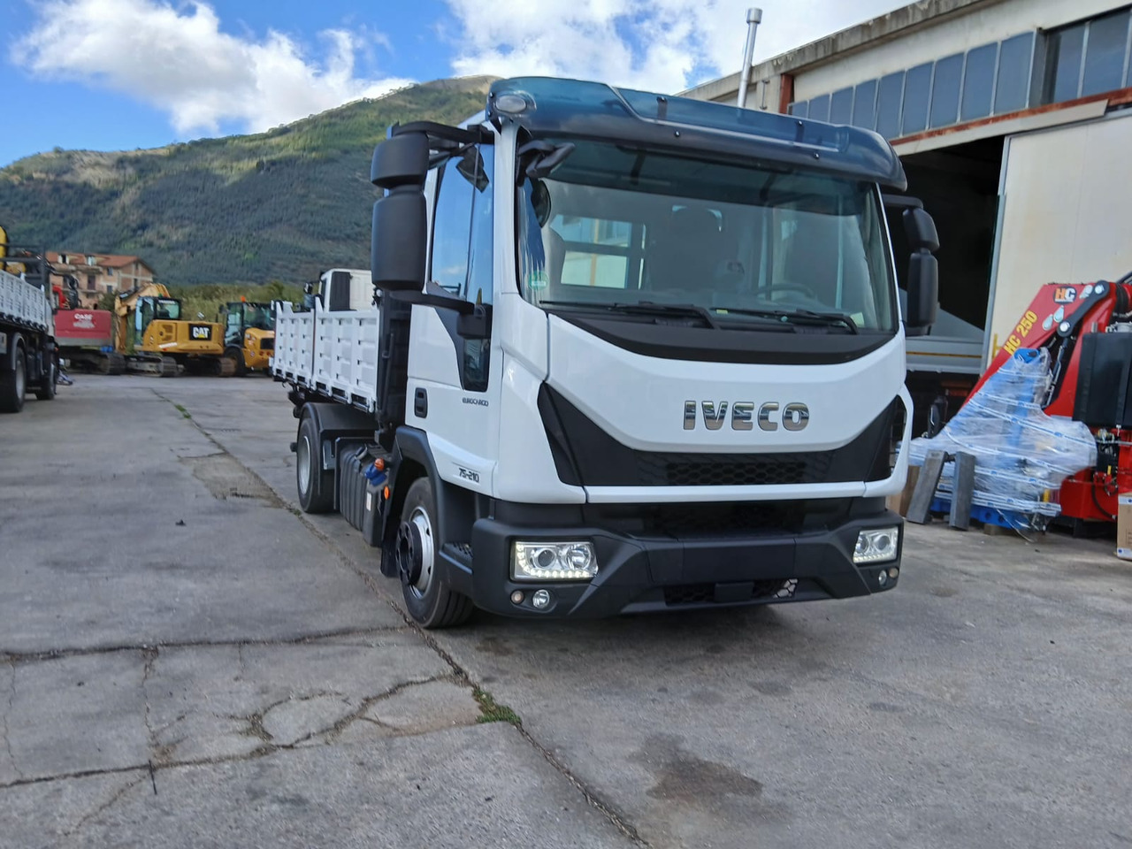 IVECO EUROCARGO 75-210 - Camión volquete: foto 3 IVECO EUROCARGO 75-210 - Camión volquete: foto 3