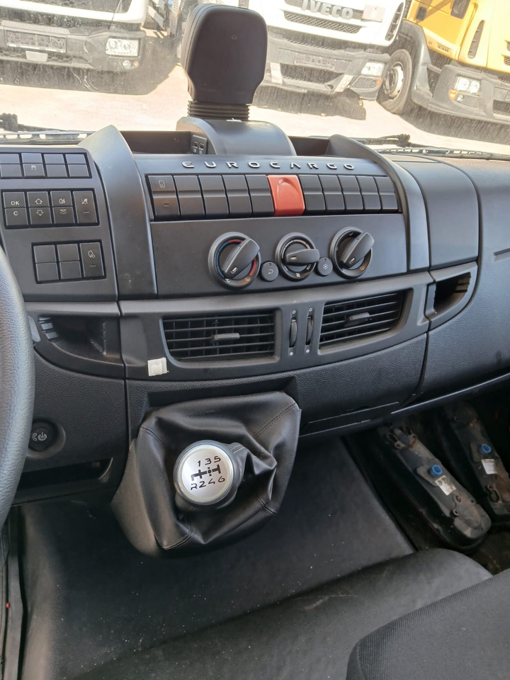 IVECO EUROCARGO 80-190 - Camión grúa: foto 3 IVECO EUROCARGO 80-190 - Camión grúa: foto 3