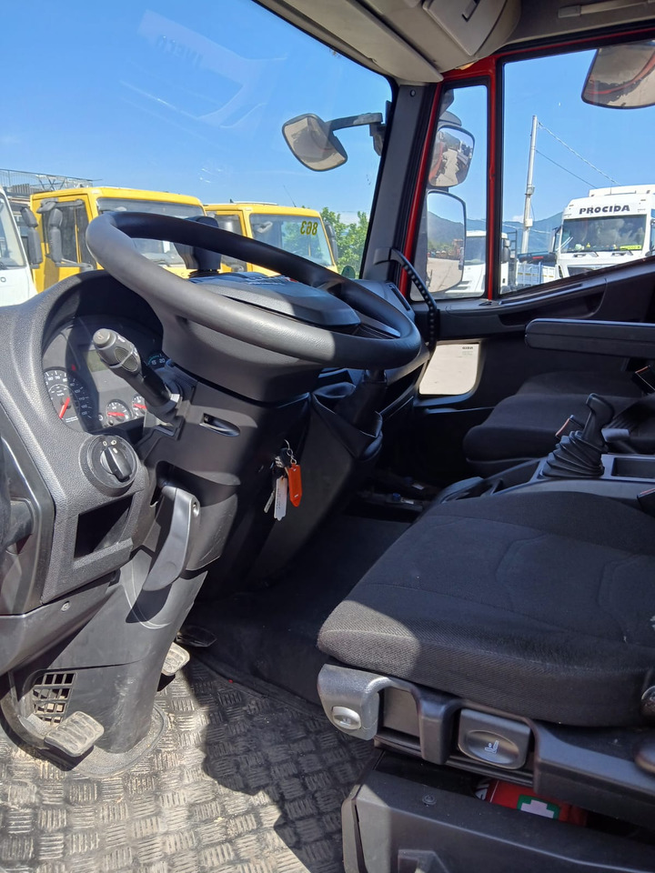 IVECO EUROCARGO 80-190 - Camión grúa: foto 4 IVECO EUROCARGO 80-190 - Camión grúa: foto 4