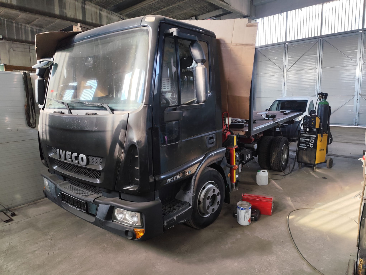 IVECO EUROCARGO 80E18 - Camión grúa, Camión volquete: foto 1 IVECO EUROCARGO 80E18 - Camión grúa, Camión volquete: foto 1