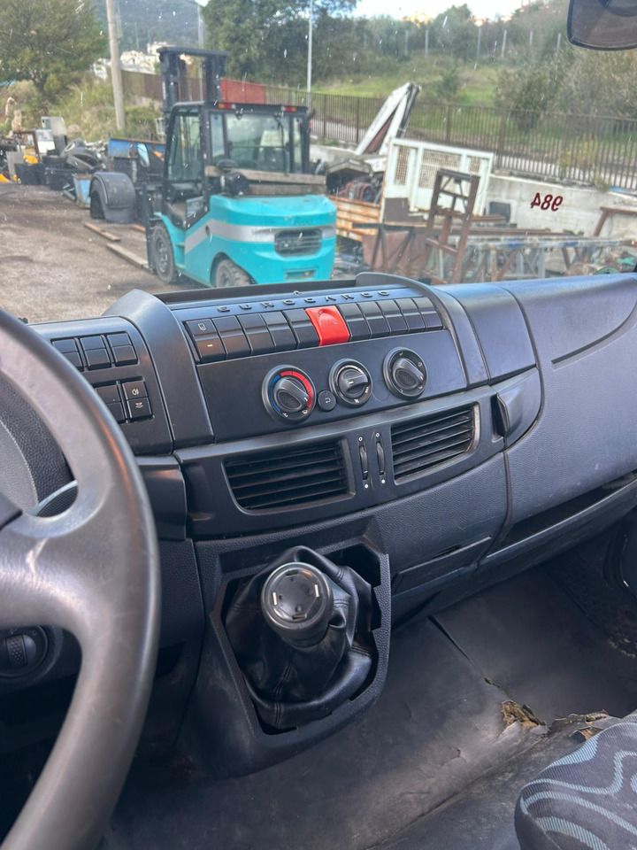 IVECO EUROCARGO 80E18 - Camión grúa, Camión volquete: foto 4 IVECO EUROCARGO 80E18 - Camión grúa, Camión volquete: foto 4