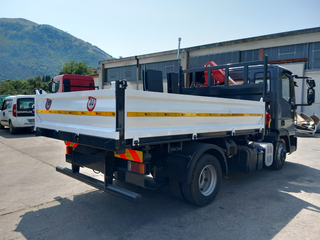 IVECO EUROCARGO 80E22 - Camión grúa: foto 3 IVECO EUROCARGO 80E22 - Camión grúa: foto 3