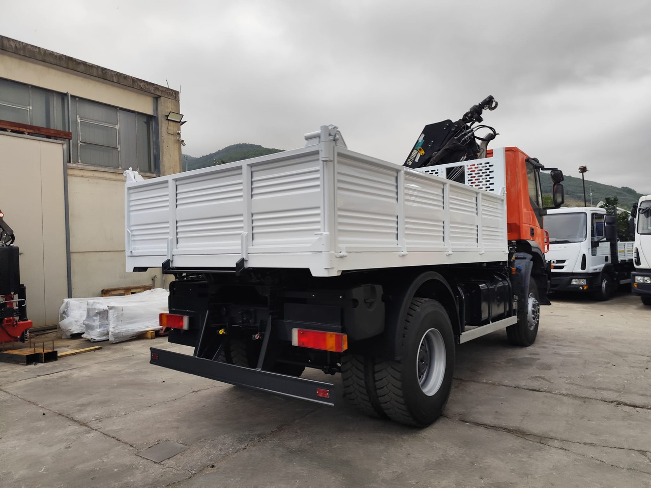 Camión grúa, Camión volquete IVECO TRAKKER 190T36: foto 35