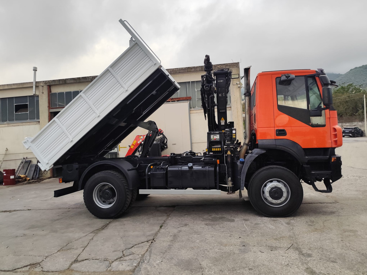 Camión grúa, Camión volquete IVECO TRAKKER 190T36: foto 15