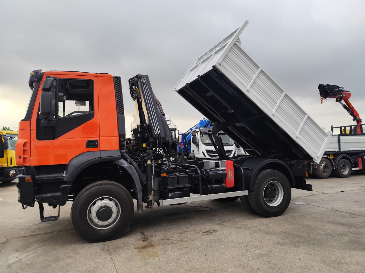 IVECO TRAKKER 190T36 - Camión grúa: foto 2 IVECO TRAKKER 190T36 - Camión grúa: foto 2