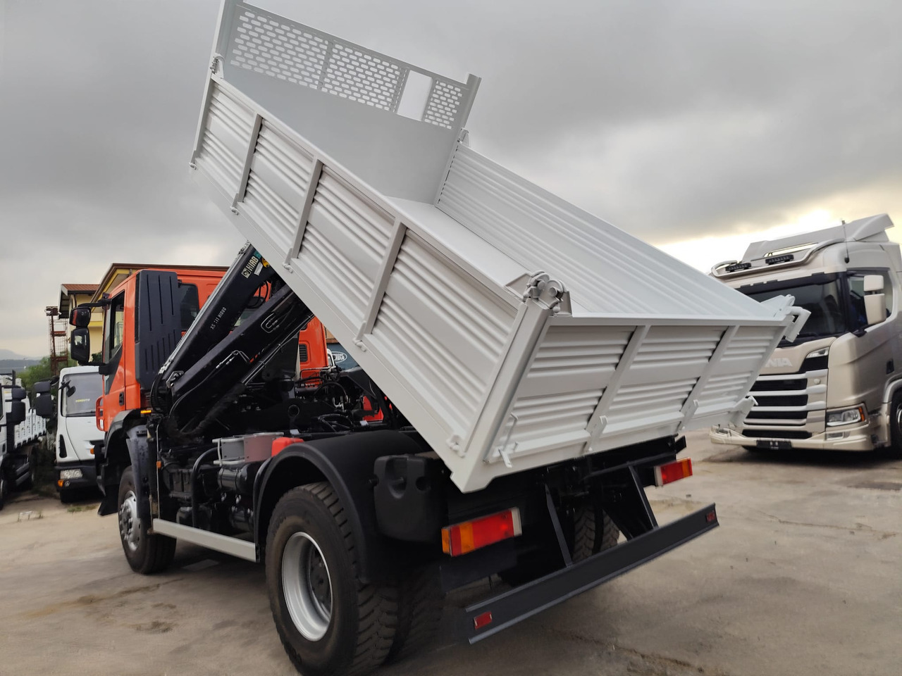 Camión grúa, Camión volquete IVECO TRAKKER 190T36: foto 6