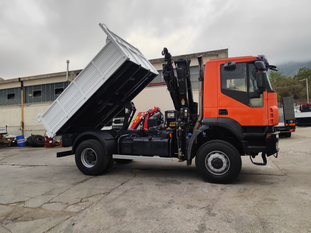 Camión grúa, Camión volquete IVECO TRAKKER 190T36: foto 16