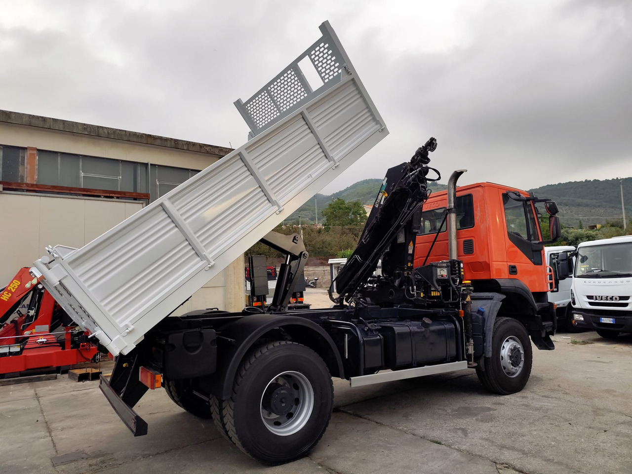 Camión grúa, Camión volquete IVECO TRAKKER 190T36: foto 11