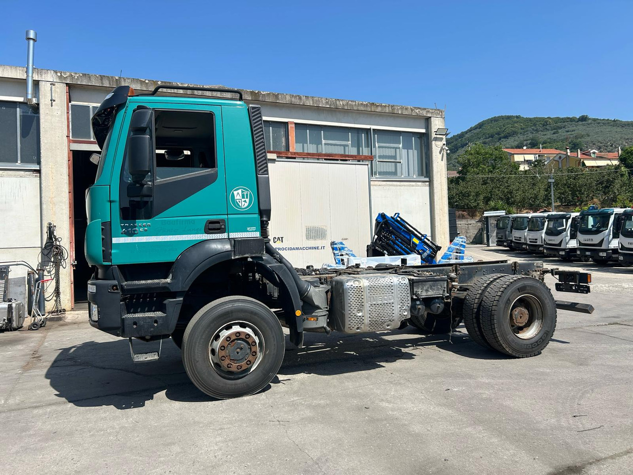 IVECO TRAKKER 190T41 - Camión chasis: foto 2 IVECO TRAKKER 190T41 - Camión chasis: foto 2