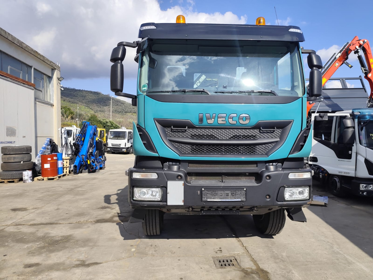 IVECO TRAKKER 190T41 - Camión grúa: foto 3 IVECO TRAKKER 190T41 - Camión grúa: foto 3