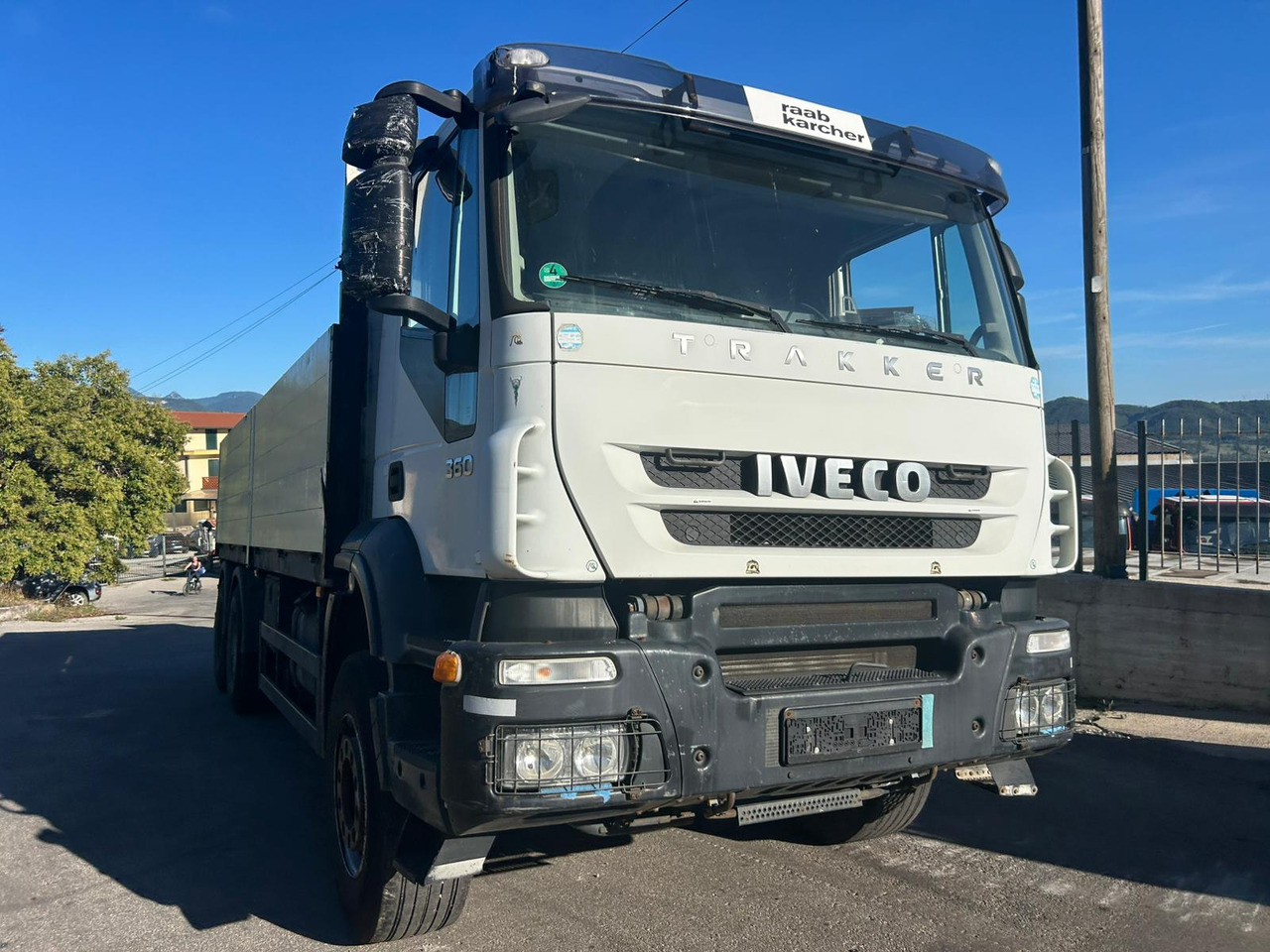 IVECO TRAKKER 260T36 - Camión caja abierta: foto 4 IVECO TRAKKER 260T36 - Camión caja abierta: foto 4