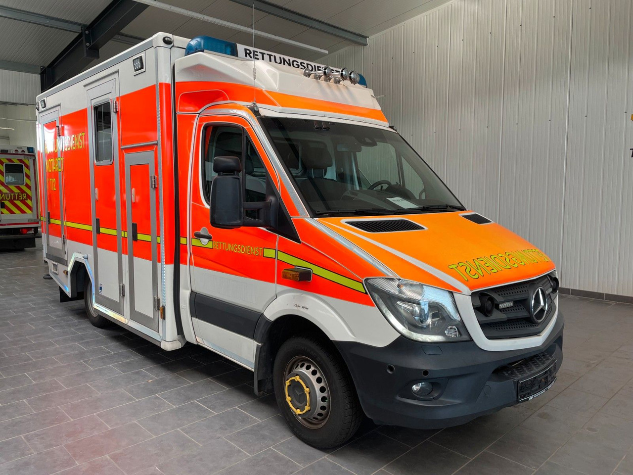 Mercedes-Benz Sprinter II Rettungswagen 519 CDI - Coche: foto 1 Mercedes-Benz Sprinter II Rettungswagen 519 CDI - Coche: foto 1
