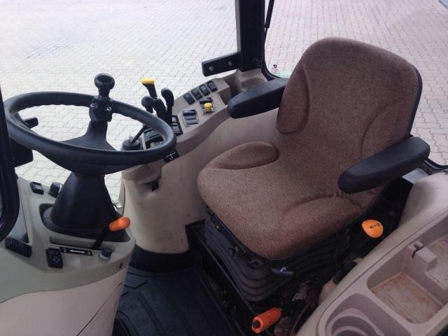 JOHN DEERE 3720 - Tractor: foto 5 JOHN DEERE 3720 - Tractor: foto 5