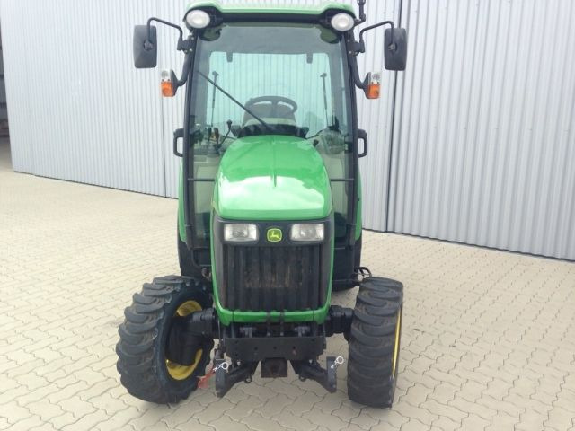 JOHN DEERE 3720 - Tractor: foto 1 JOHN DEERE 3720 - Tractor: foto 1