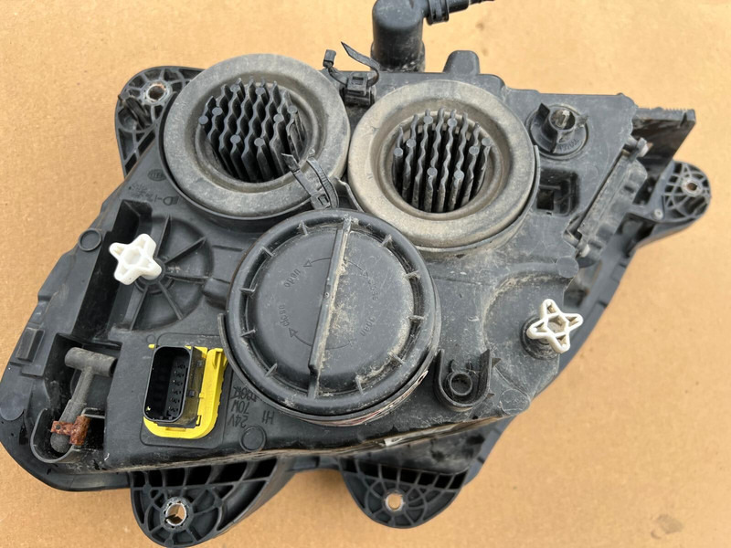 DAF XF106 - Faro delantero: foto 4 DAF XF106 - Faro delantero: foto 4