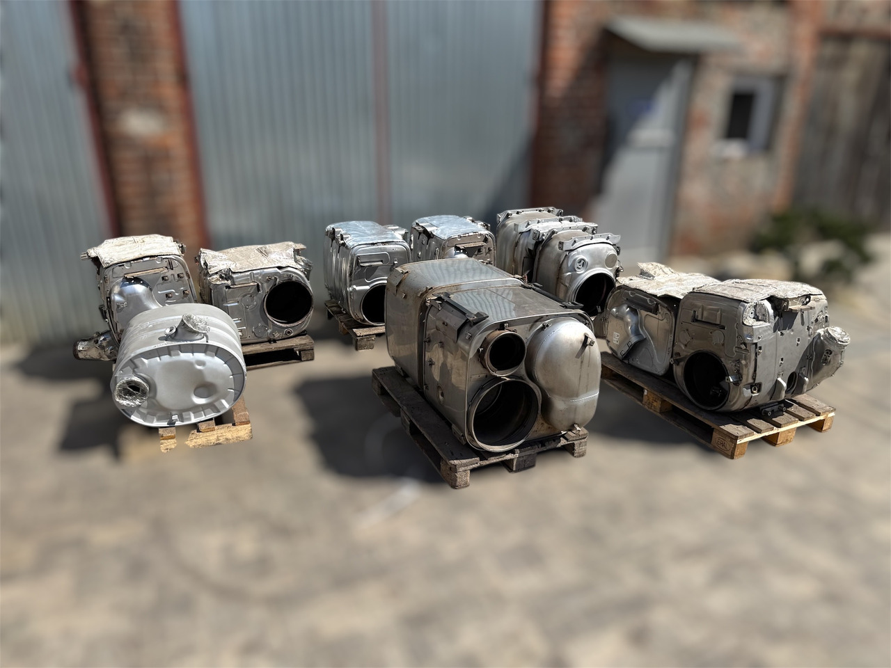 Catalyst exhaust SCR DPF DOC DAF MAN VOLVO SCANIA RENAULT XF 106 XG XG+ TGX TGS FH13 - Convertidor catalítico: foto 1 Catalyst exhaust SCR DPF DOC DAF MAN VOLVO SCANIA RENAULT XF 106 XG XG+ TGX TGS FH13 - Convertidor catalítico: foto 1