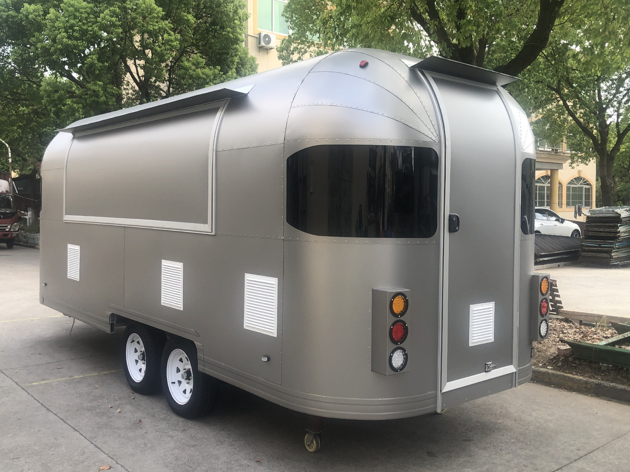 Deli Star Trailer American 6000 - EU Standards - Remolque venta ambulante: foto 1 Deli Star Trailer American 6000 - EU Standards - Remolque venta ambulante: foto 1