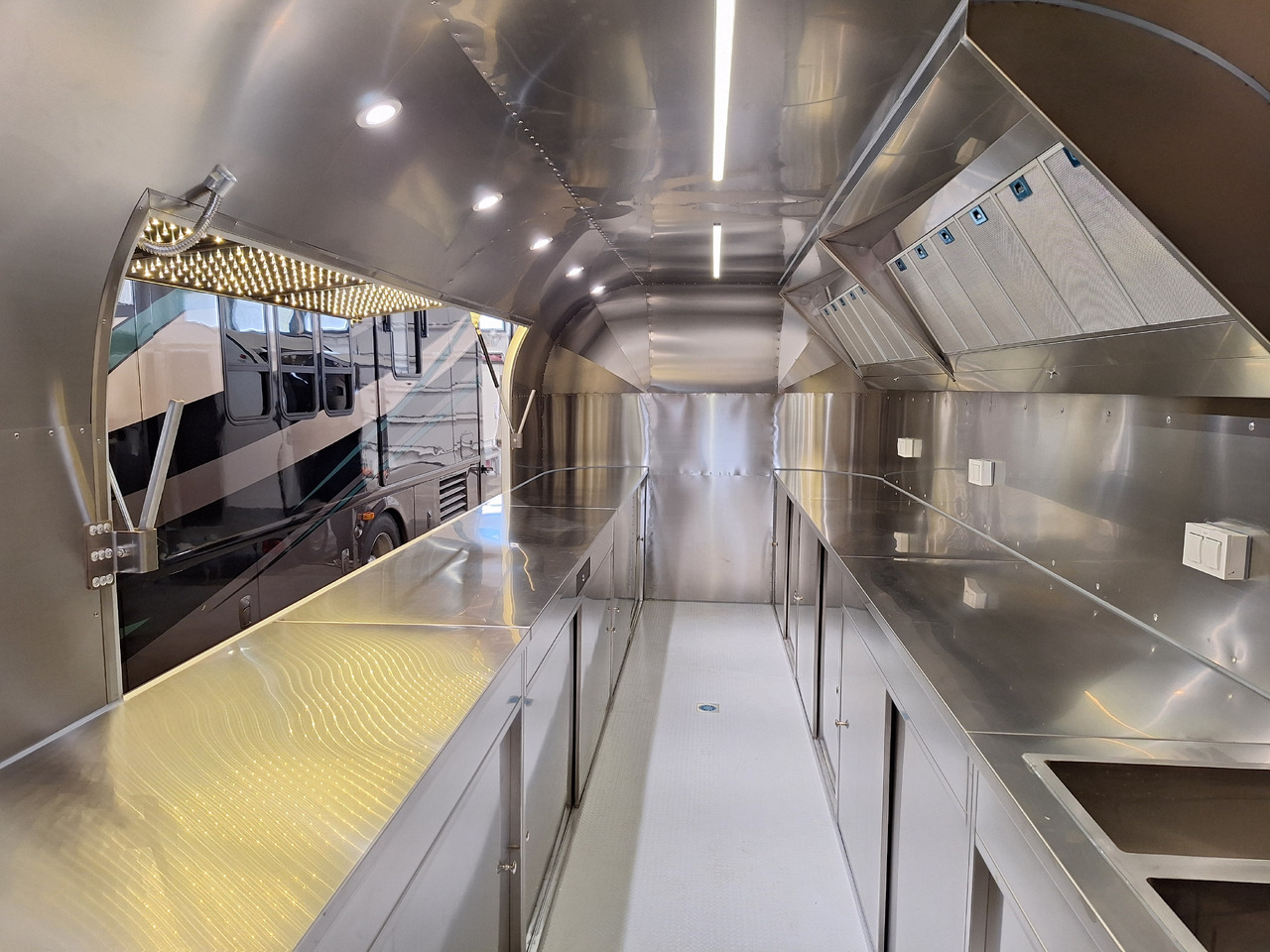 Deli Star Trailer American 6000 - EU Standards - Remolque venta ambulante: foto 3 Deli Star Trailer American 6000 - EU Standards - Remolque venta ambulante: foto 3