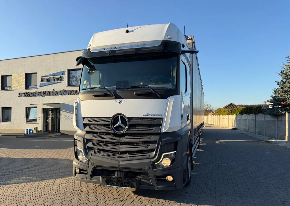 Mercedes-Benz ACTROS 1845 Zestaw przestrzenny przejazdowy120m3 - Camión lona: foto 1 Mercedes-Benz ACTROS 1845 Zestaw przestrzenny przejazdowy120m3 - Camión lona: foto 1
