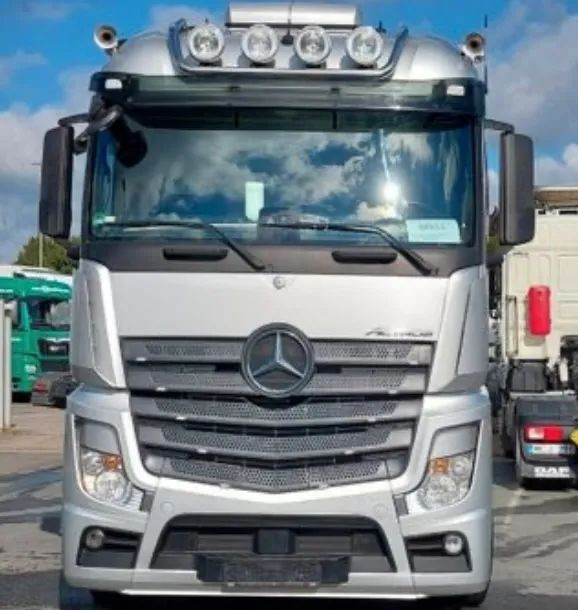 Mercedes-Benz ACTROS 2542 - Camión caja cerrada: foto 5 Mercedes-Benz ACTROS 2542 - Camión caja cerrada: foto 5