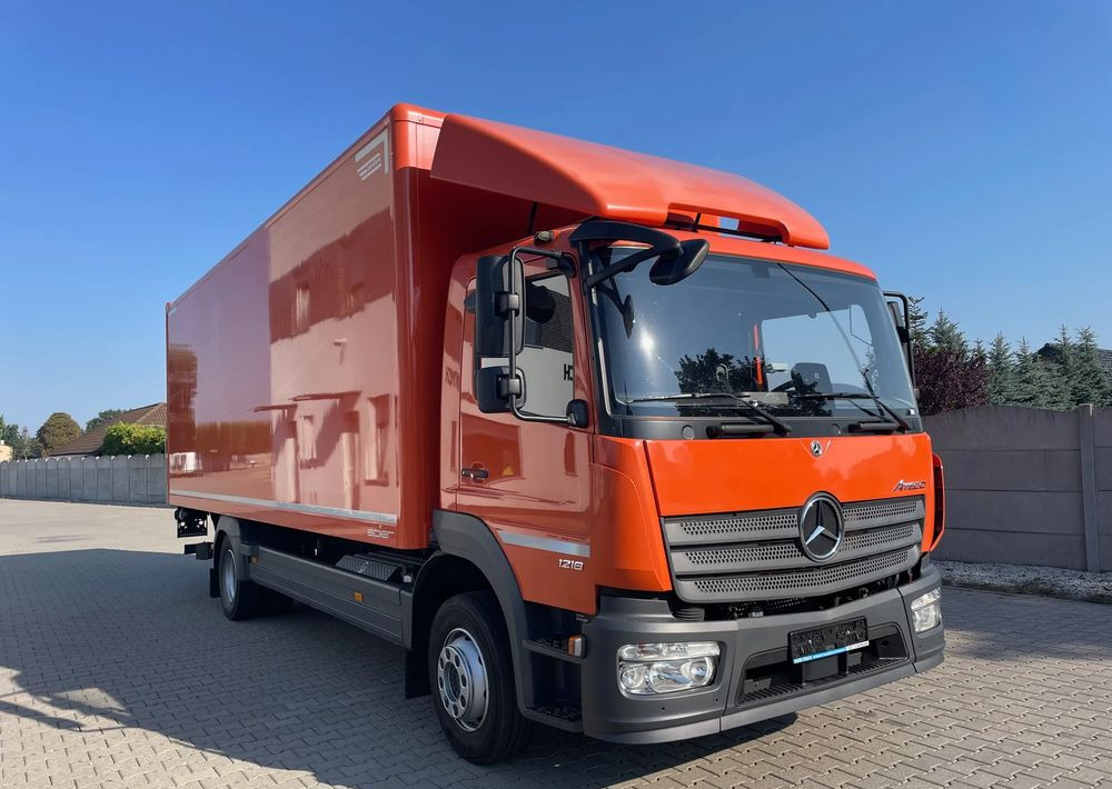 Mercedes-Benz ATEGO 1218 - Camión caja cerrada: foto 2 Mercedes-Benz ATEGO 1218 - Camión caja cerrada: foto 2