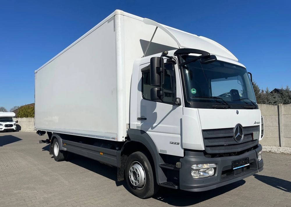 Mercedes-Benz ATEGO 1223 - Camión caja cerrada: foto 2 Mercedes-Benz ATEGO 1223 - Camión caja cerrada: foto 2