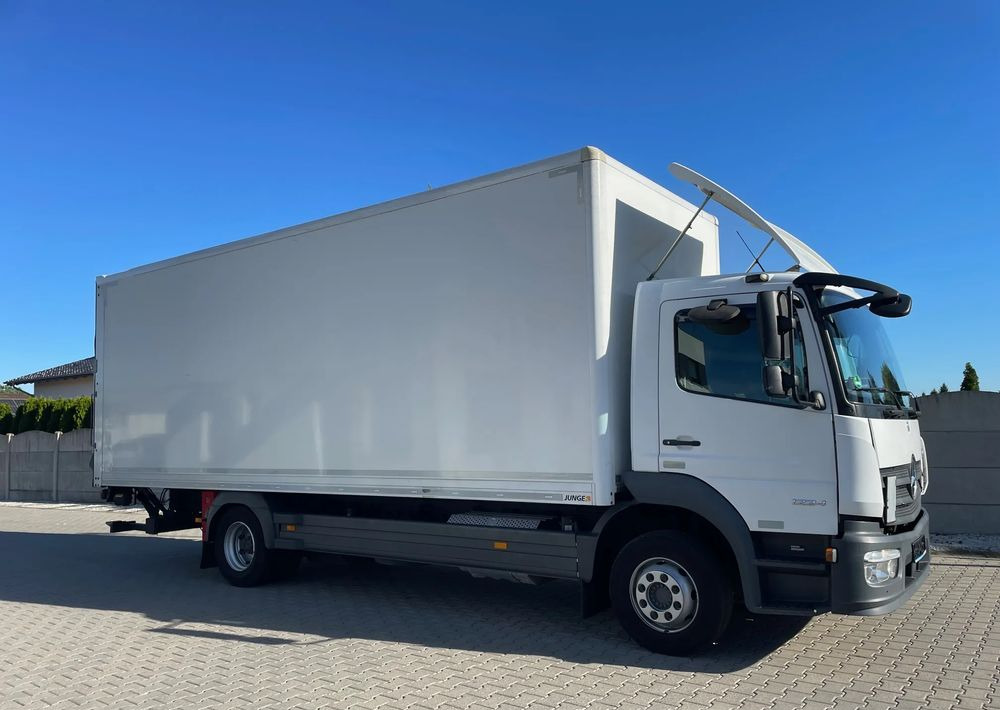 Mercedes-Benz ATEGO 1224 - Camión caja cerrada: foto 4 Mercedes-Benz ATEGO 1224 - Camión caja cerrada: foto 4