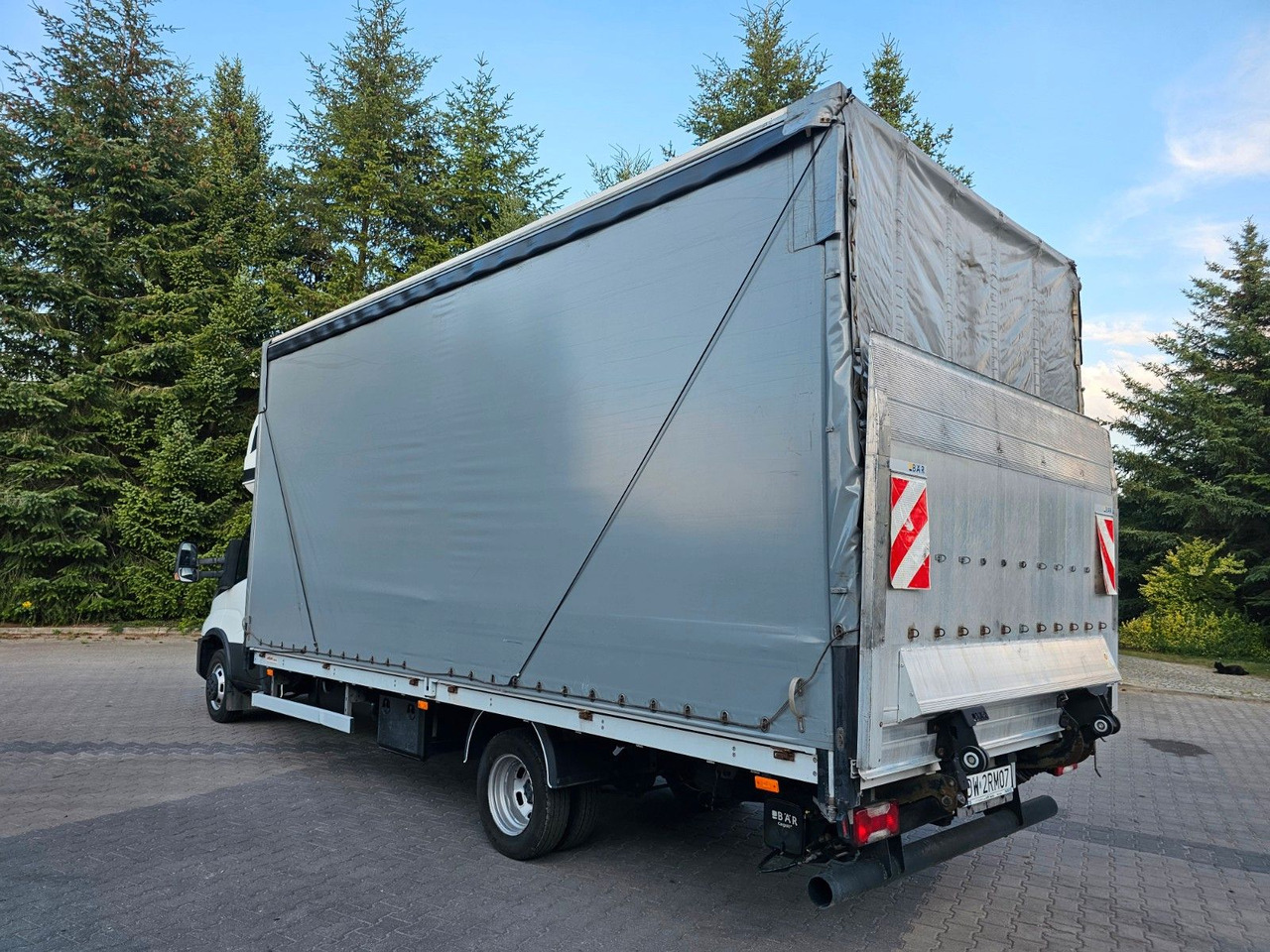 Iveco DAILY 50C18 5t - 3.5t Zulassung Plane+BAR winde - Furgoneta con lona: foto 5 Iveco DAILY 50C18 5t - 3.5t Zulassung Plane+BAR winde - Furgoneta con lona: foto 5