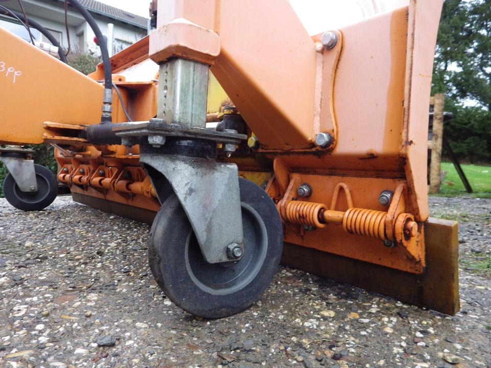 Schneeschild + Kehrmaschine für KRAMER 350 180 112 - Cuchilla quitanieves: foto 5 Schneeschild + Kehrmaschine für KRAMER 350 180 112 - Cuchilla quitanieves: foto 5