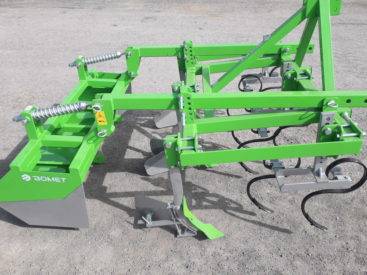 BOMET Butteuse avec cape arrière 2 rangs (tôles démontables) NOCTU - Equipo para trabajo del suelo: foto 1 BOMET Butteuse avec cape arrière 2 rangs (tôles démontables) NOCTU - Equipo para trabajo del suelo: foto 1