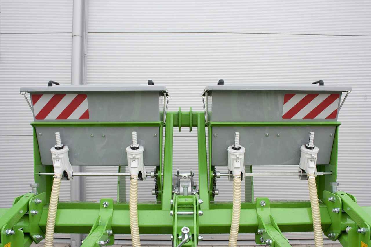 BOMET DISTRIBUTEUR ENGRAIS MINERAUX POUR BINEUSE 2 RANGS NEMBUS - Maquinaria para fertilización: foto 1 BOMET DISTRIBUTEUR ENGRAIS MINERAUX POUR BINEUSE 2 RANGS NEMBUS - Maquinaria para fertilización: foto 1