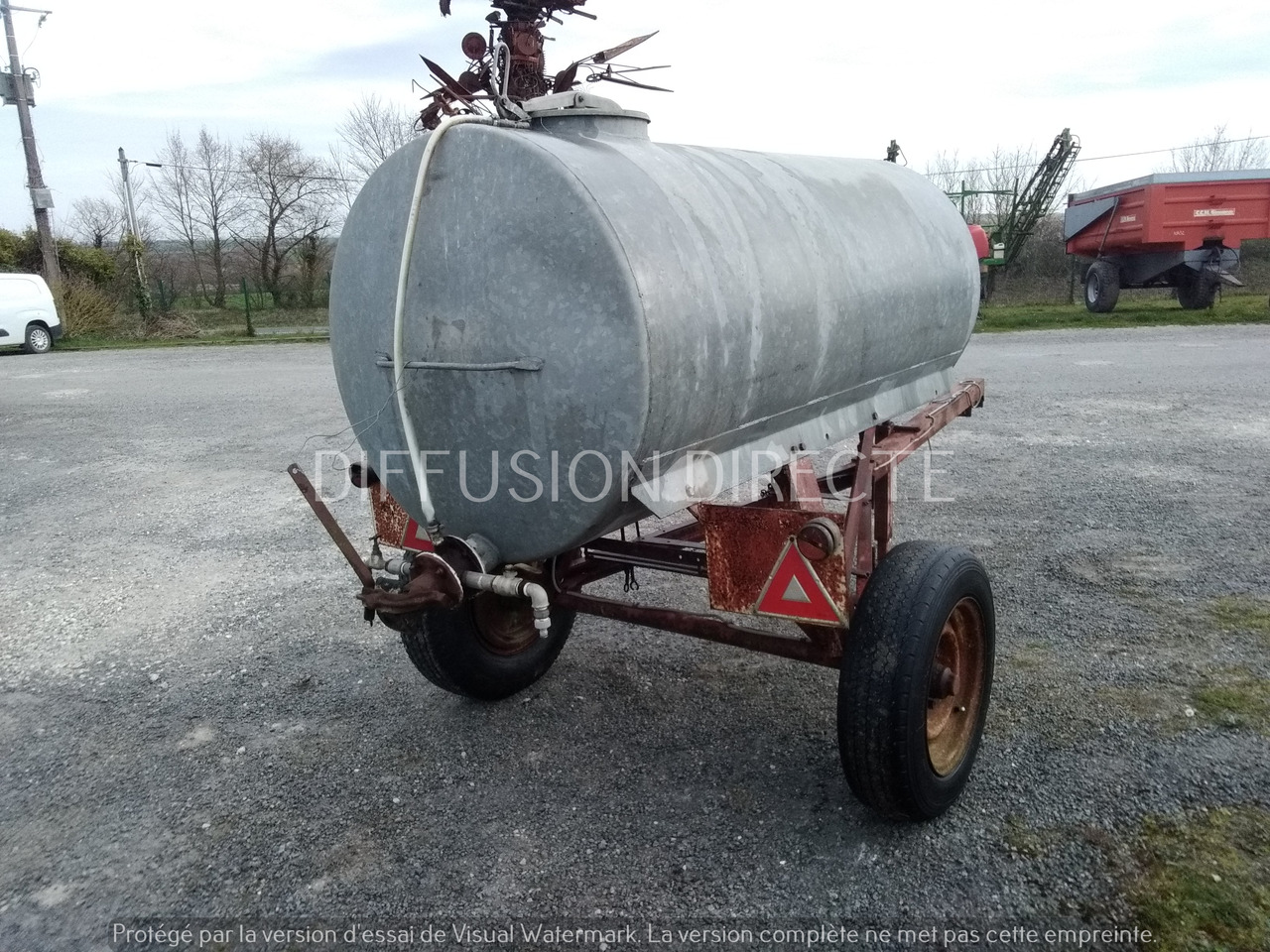 TONNE A EAU 1500 - Remolque cisterna: foto 2 TONNE A EAU 1500 - Remolque cisterna: foto 2