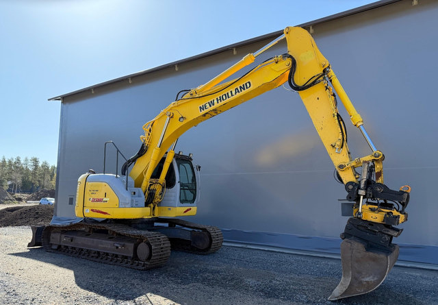 Excavadora de cadenas New HollandE235SR: foto 7