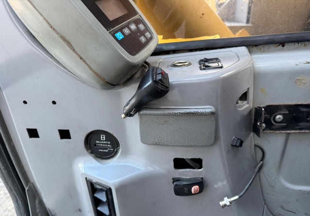 Excavadora de cadenas New HollandE235SR: foto 18